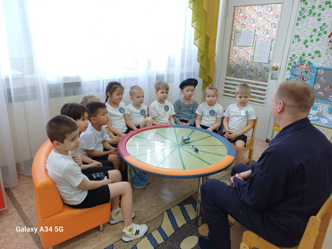 Наши папы-защитники Наши папы-защитники.